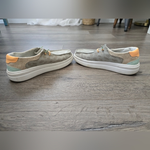 Hey Dude Wendy Rise Leopard Azure Women Size 6 Lightweight Travel Summer - Picture 6 of 9